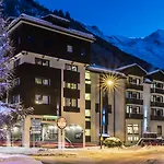 Les Aiglons Hotel