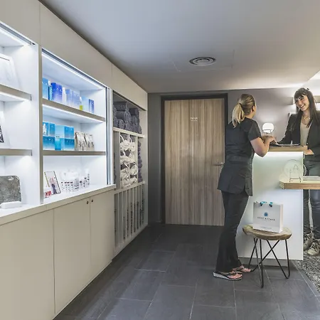 Les Aiglons Hotel 4*